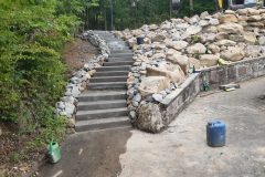 Aufbau der Treppe und Stützmauer